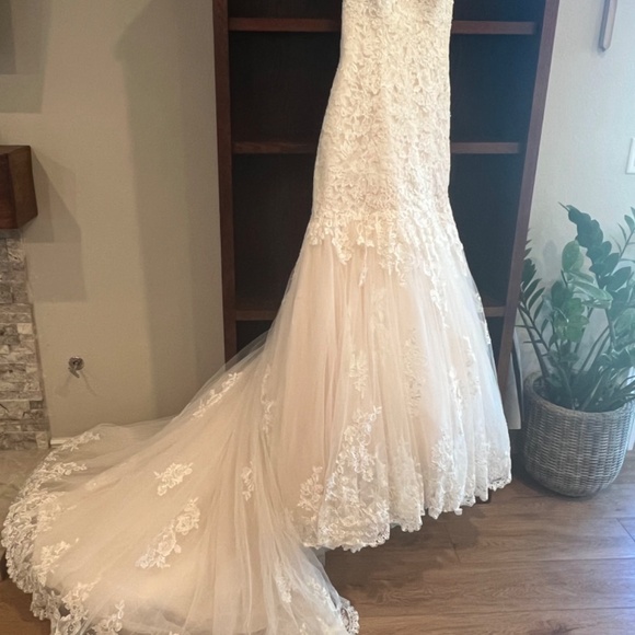 VERA WANG WEDDING DRESS never worn never altered - Picture 6 of 8